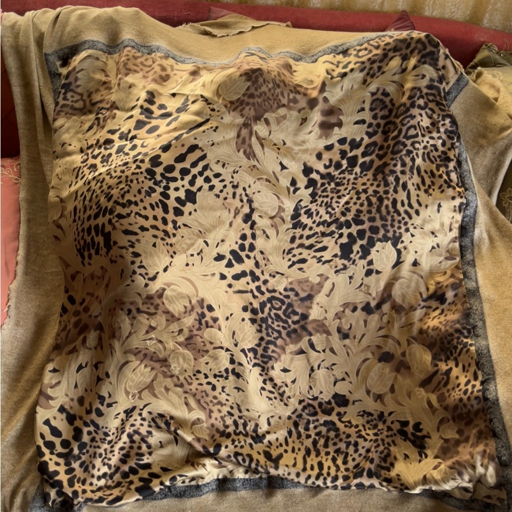 New Avant Toi cashmere silk scarf Rare one of a kind Italy animal print